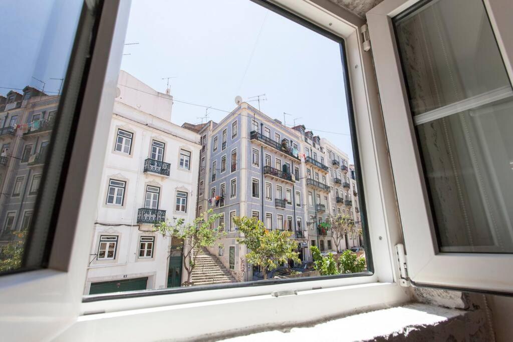 Apartamento Mouraria I, Eco-duplex, French Balcony & Smart Check-in *